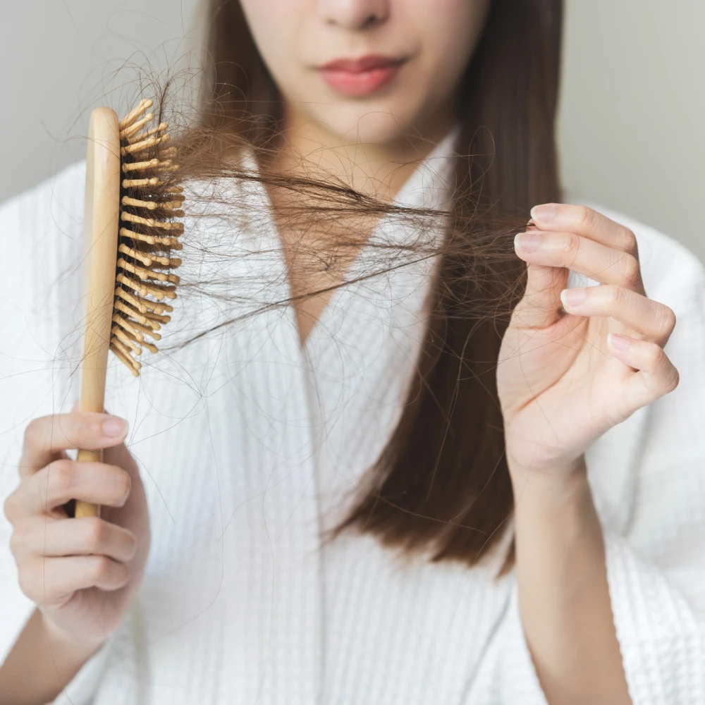 Saç Dökülmesine Neden Olan Faktörler Nelerdir?